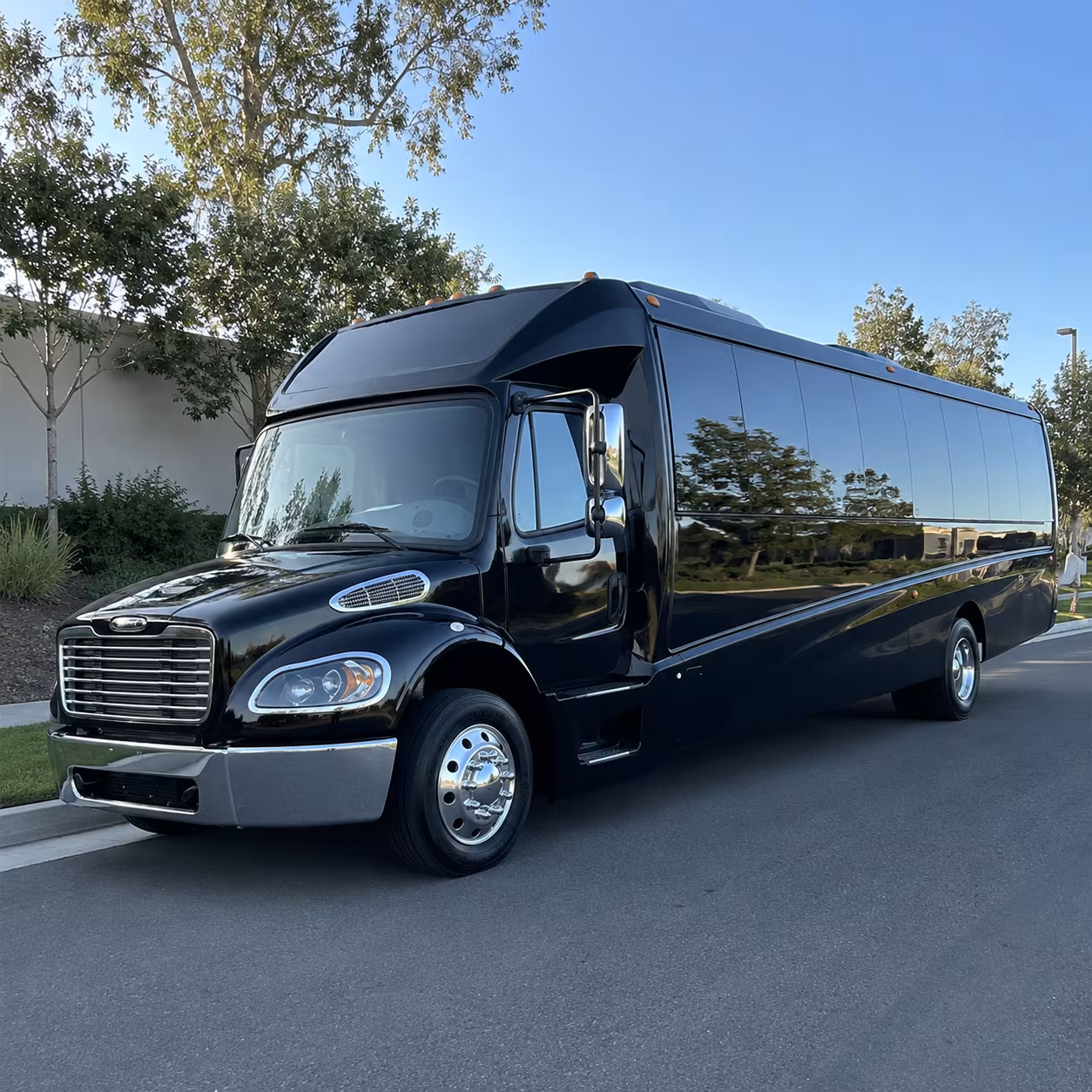 la mesa 30 passenger minibus